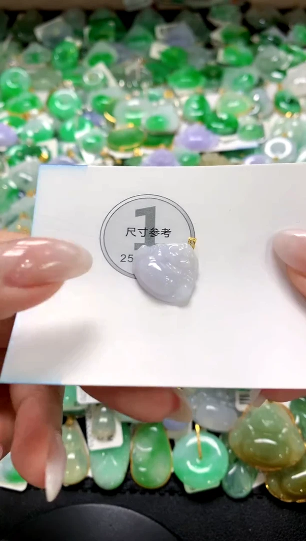 翡翠18K金镶嵌颈饰1111111111111111