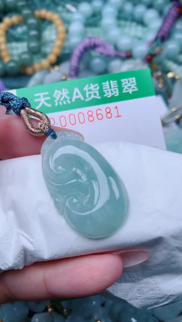 翡翠未镶嵌颈饰.0008681