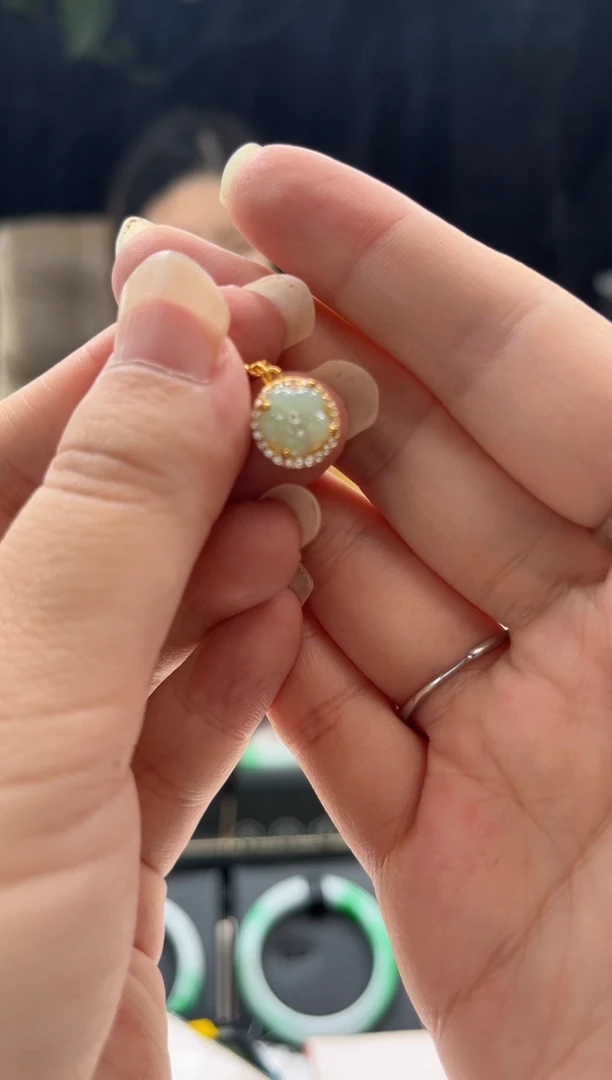 翡翠未镶嵌颈饰0365316339