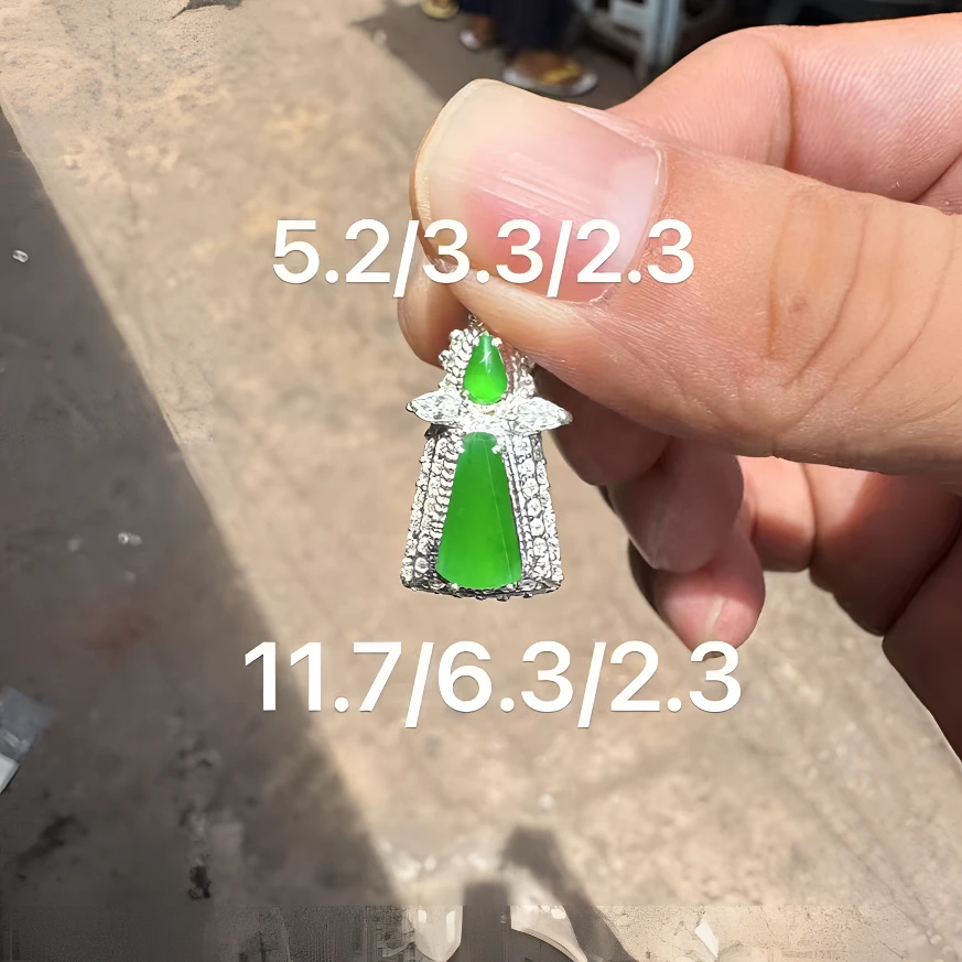 0925(小哪吒在源头)高冰种翡翠阳绿无事牌干净肉细杠味荧光足