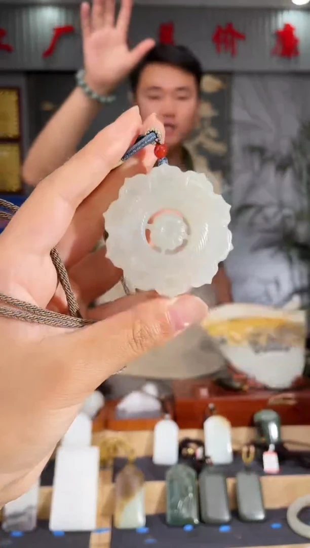 和田玉未镶嵌颈饰1