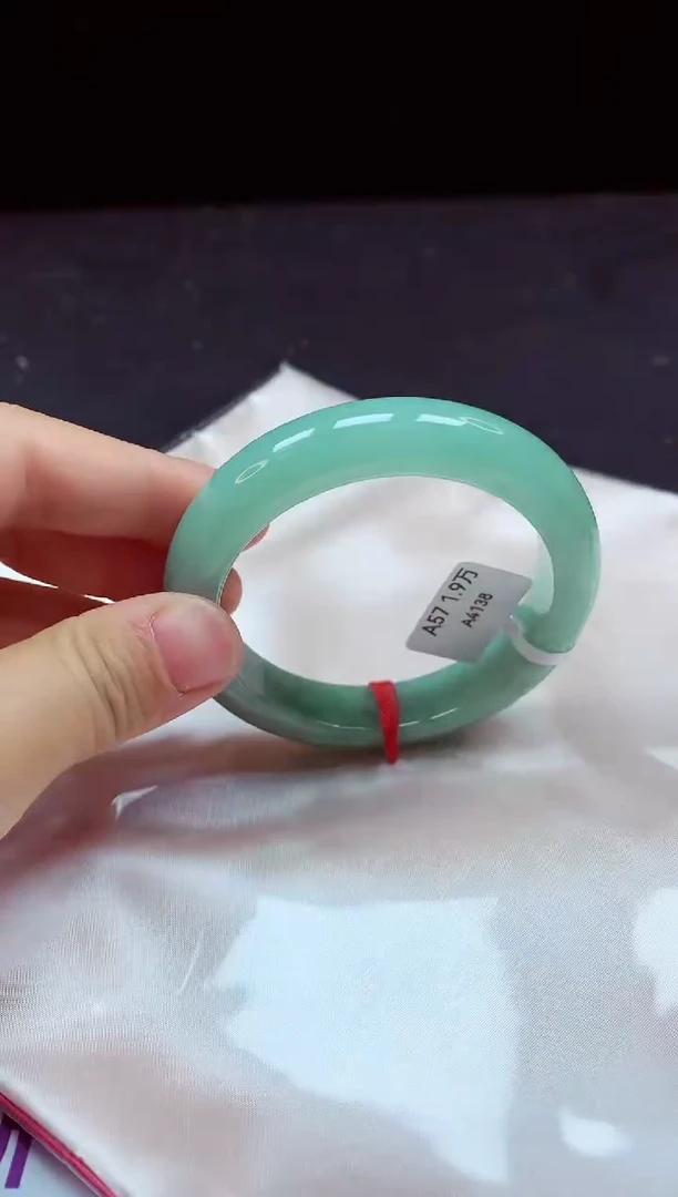 【闪购商品】翡翠手镯未镶嵌镯子57+