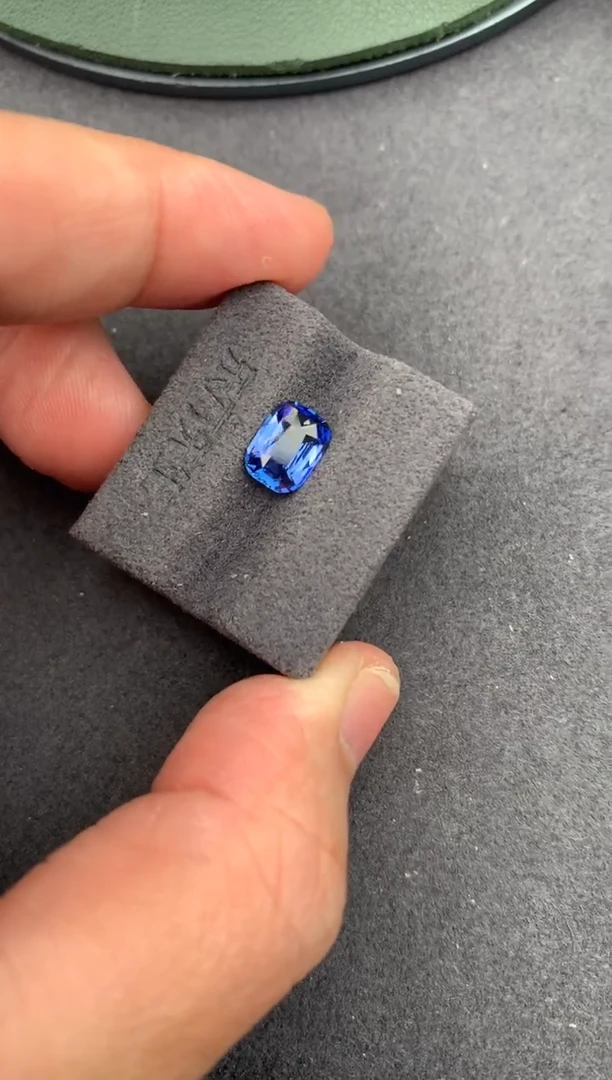 裸石蓝宝石1.6ct皇家蓝 定制 BE