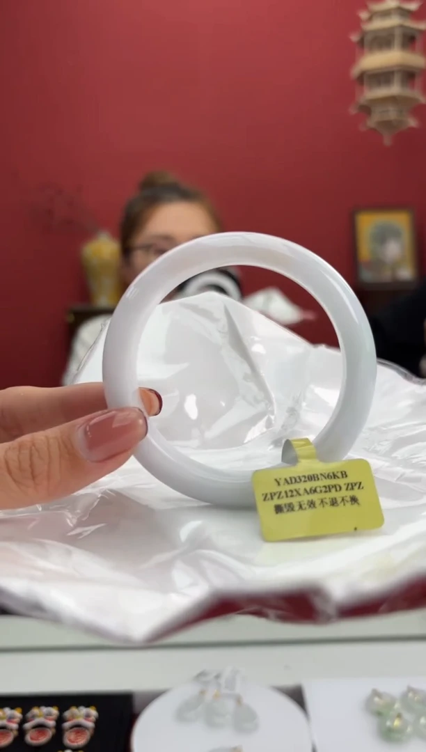 【闪购商品】翡翠手镯未镶嵌8手镯