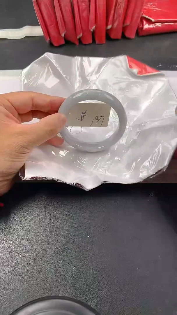 翡翠手镯未镶嵌65