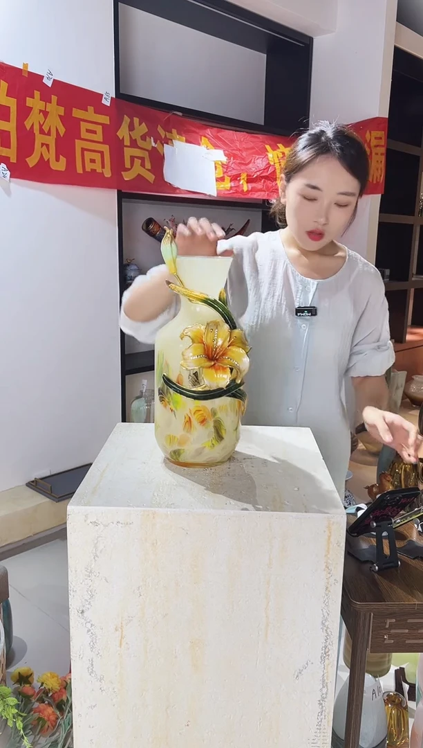 琉璃奶油黄花瓶清仓A121