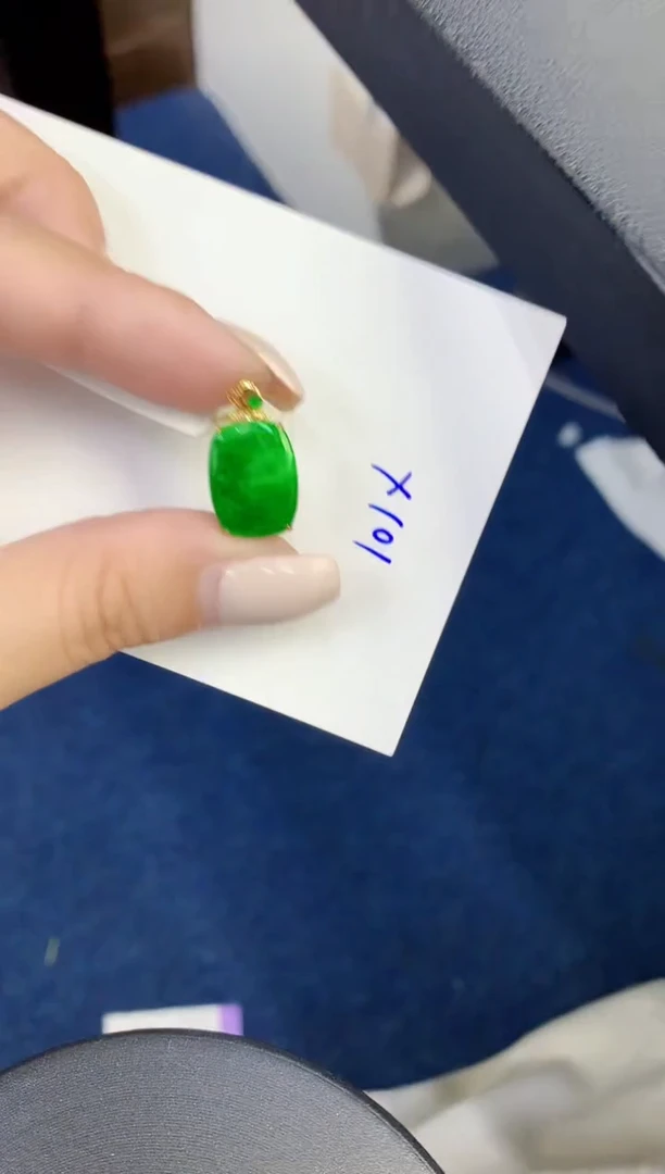 颈饰18K金镶嵌翡翠天然翡翠缅甸A货