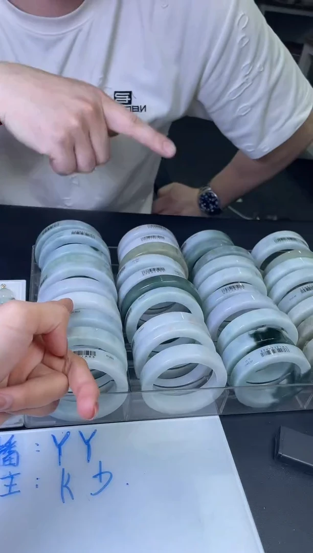 【闪购商品】定制翡翠手镯未镶嵌手镯多样性发一件