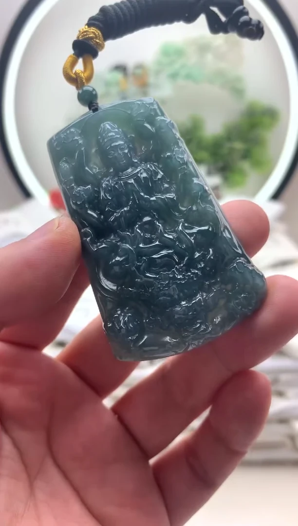 颈饰未镶嵌翡翠千手观音