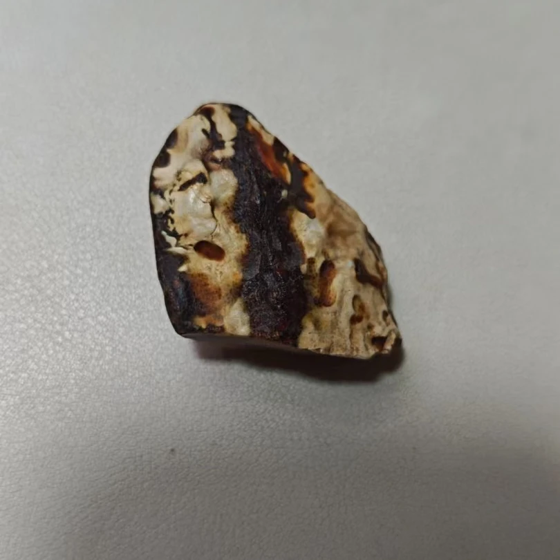 琥珀蜜蜡原石定制