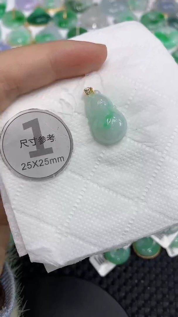 颈饰18K金镶嵌翡翠a货百元以下同包裹多件发出的只收取一单运费