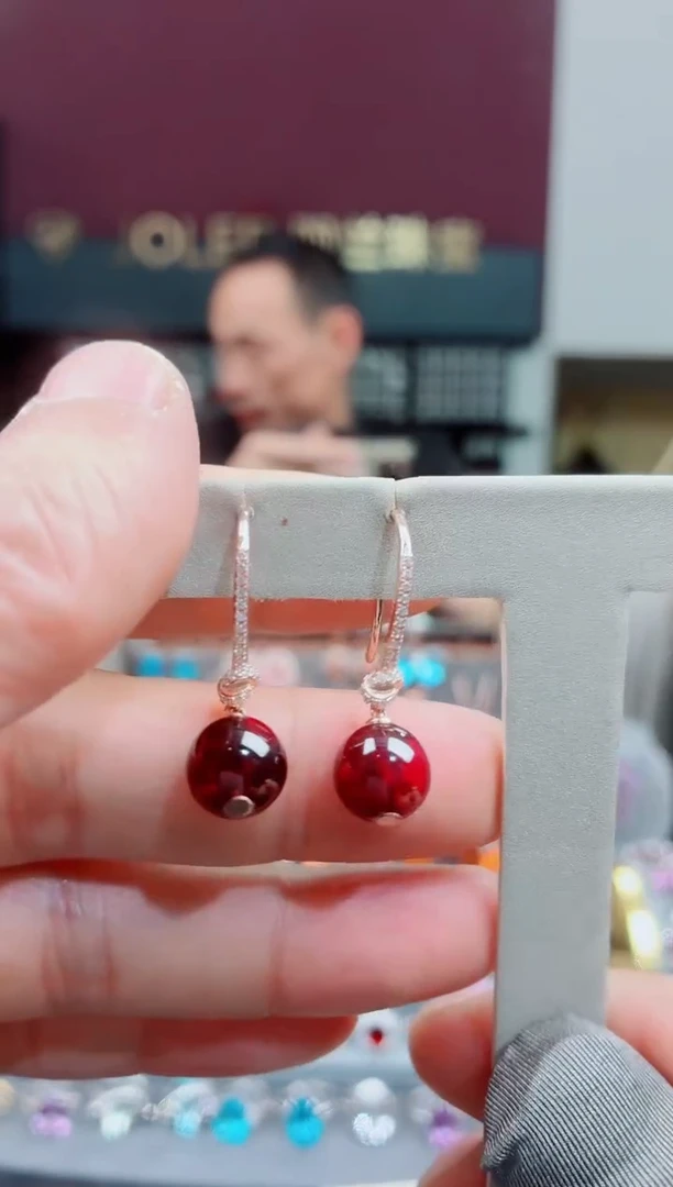 银S925镶嵌耳钉石榴石石榴石耳钉