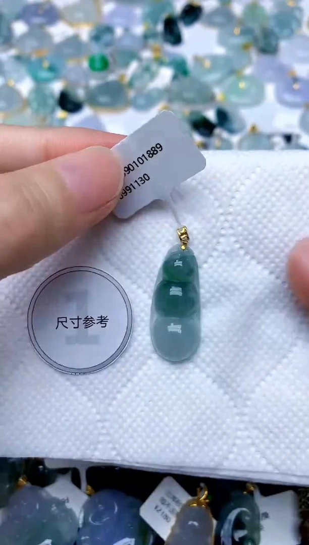 颈饰18K金镶嵌翡翠天然A货翡翠