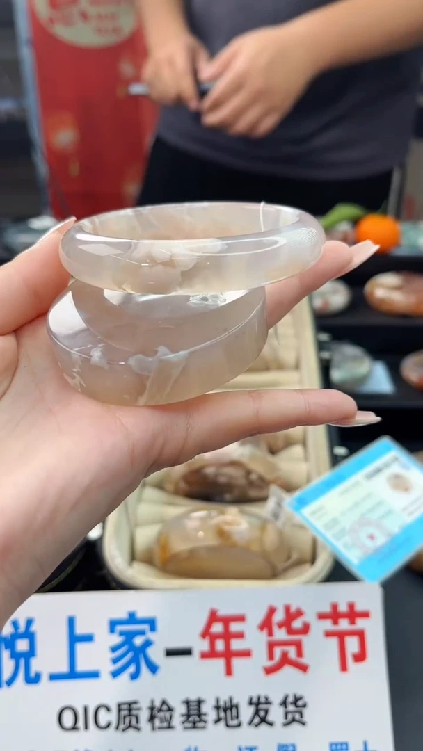 【闪购商品】石英质玉手镯未镶嵌赠送镯心（圈口）60