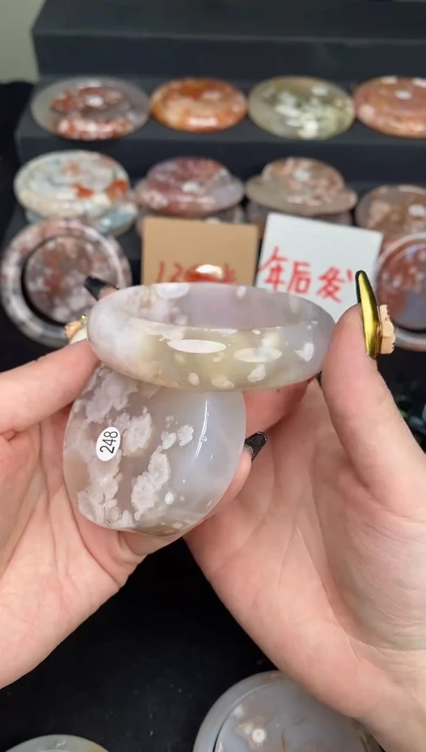 【闪购商品】石英质玉手镯（圆镯）未镶嵌61