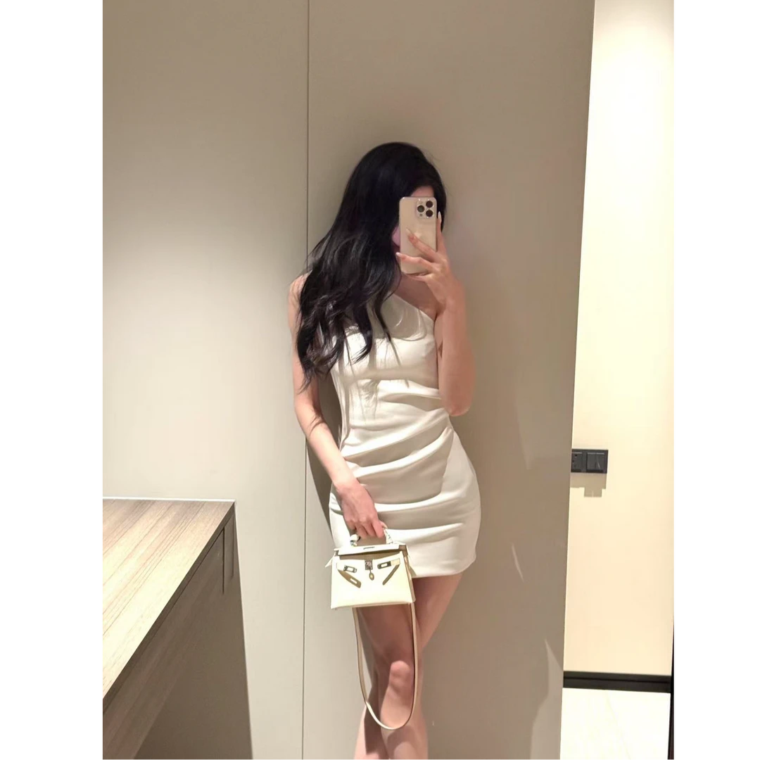 2025春季新款法式纯欲斜肩连衣裙子女收腰气质高级感辣妹包臀短裙