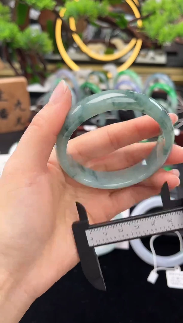 未镶嵌手镯翡翠手镯