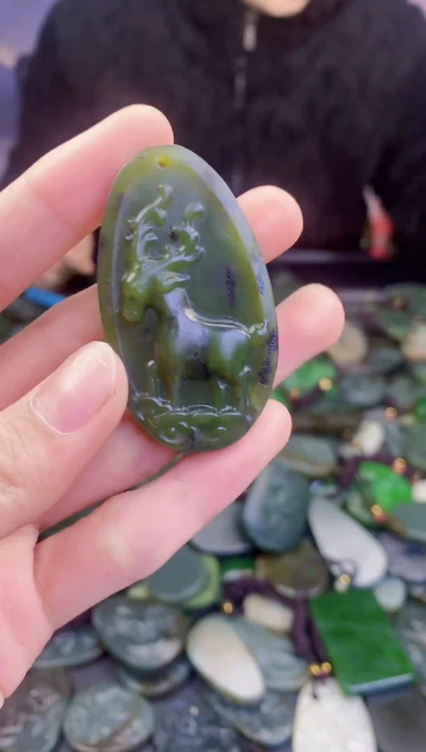 颈饰未镶嵌和田玉1