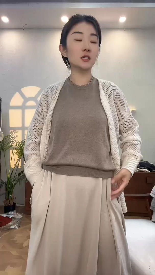 康赛妮黑 色吊带裙