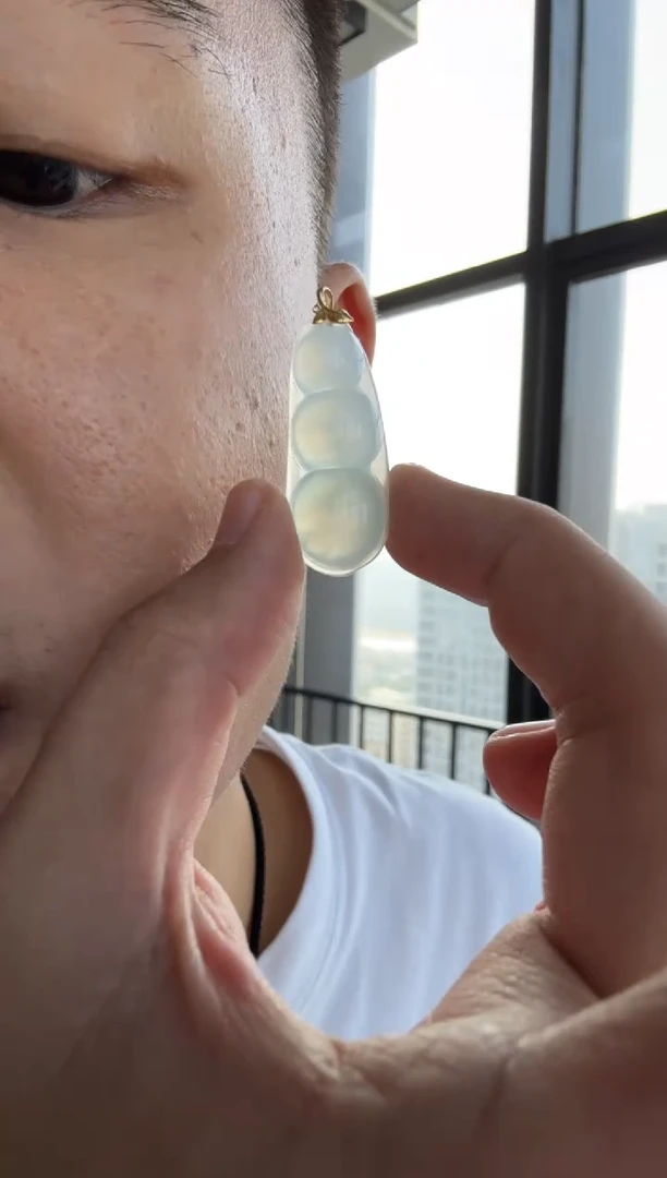 翡翠18K金镶嵌颈饰@**毛天然A货翡翠冰胶底福豆 多样性一件