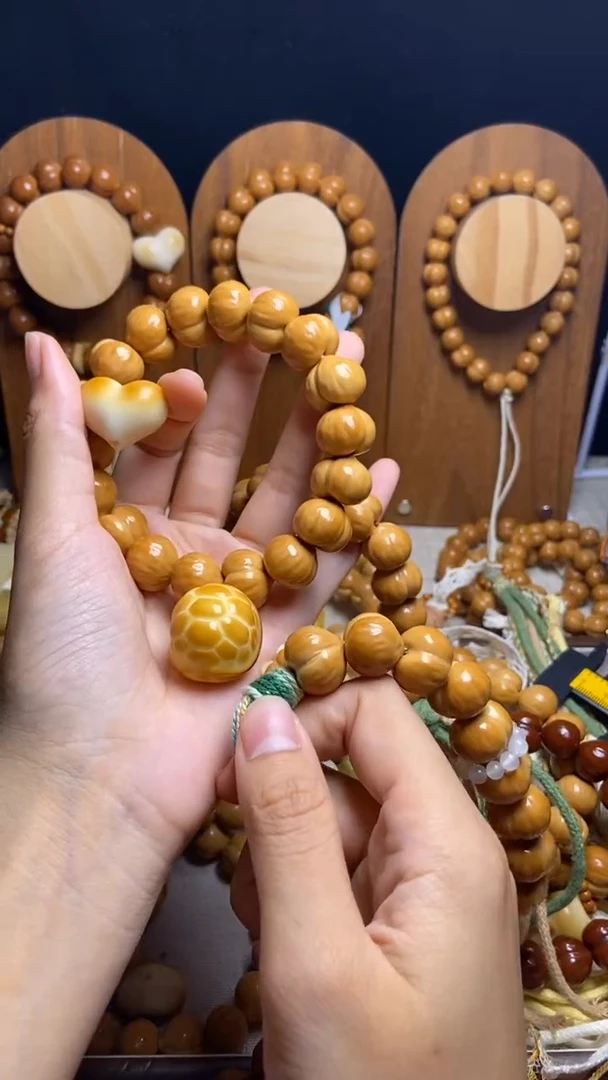 手串猴头核桃不*?全品聚宝盆爱心富甲三通黄跑环新绿色流苏