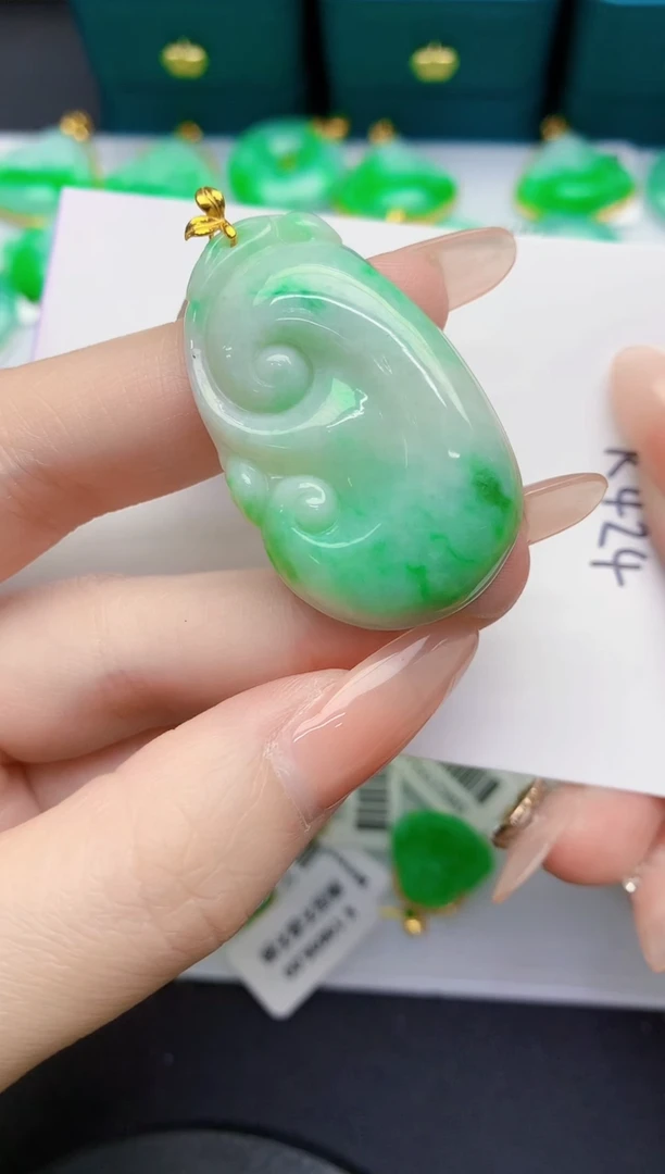 颈饰18K金镶嵌翡翠缅甸天然翡翠A货