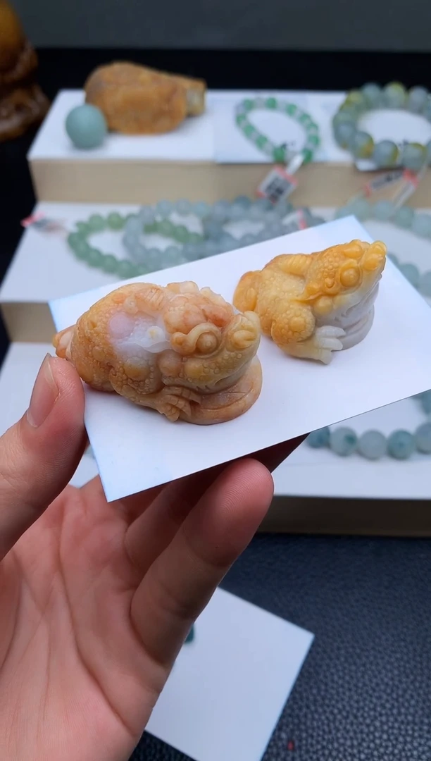 未镶嵌定制翡翠R****_金蟾