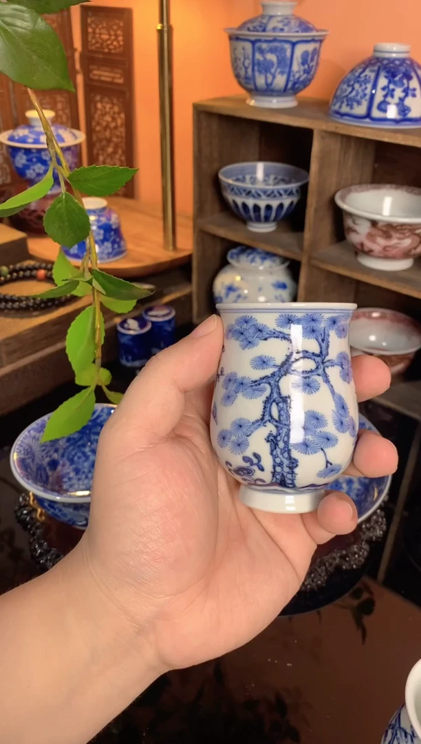 摆件J****J老白说瓷手工手绘,价格你说了算。