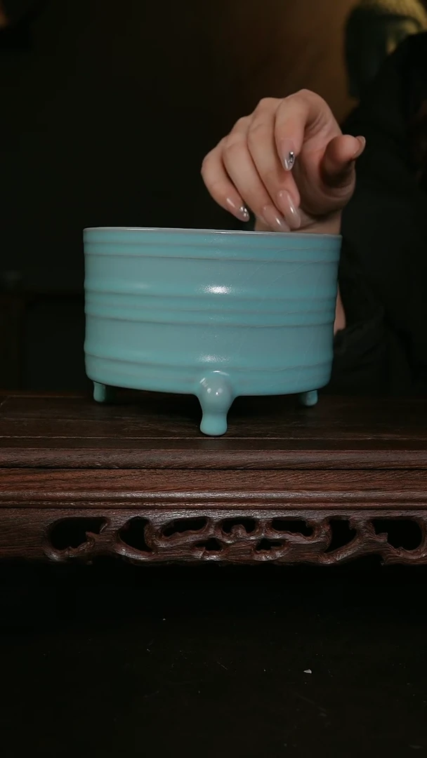 【闪购商品】其他仿古手工三足炫纹尊