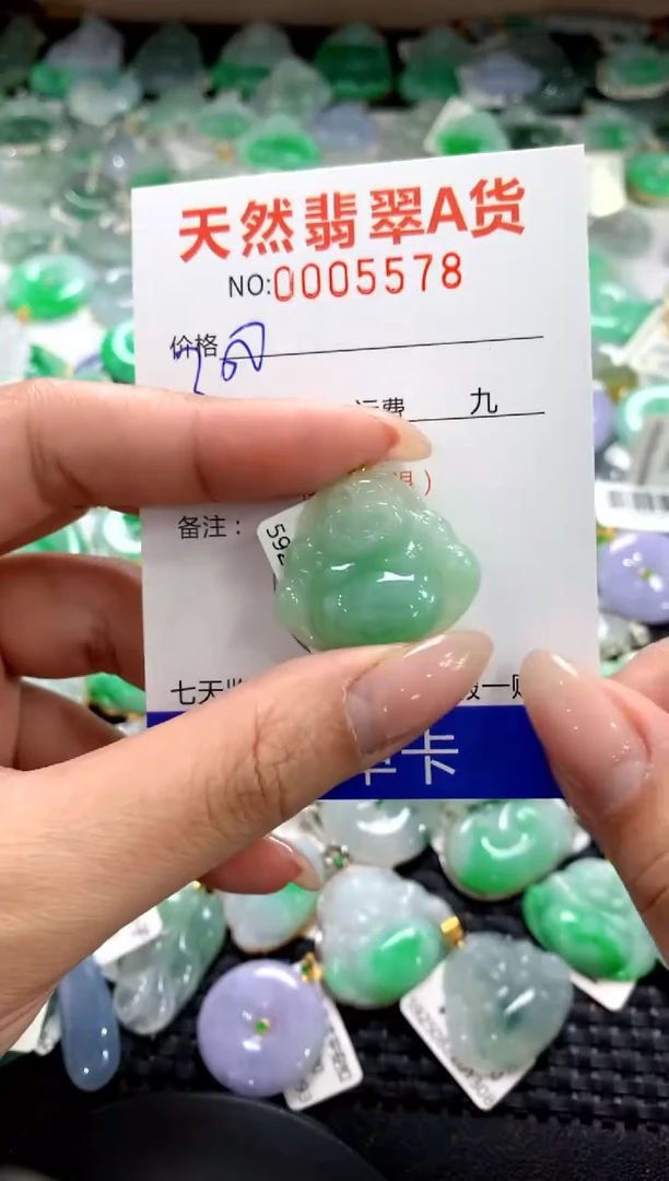 颈饰18K金镶嵌翡翠1111111111111111