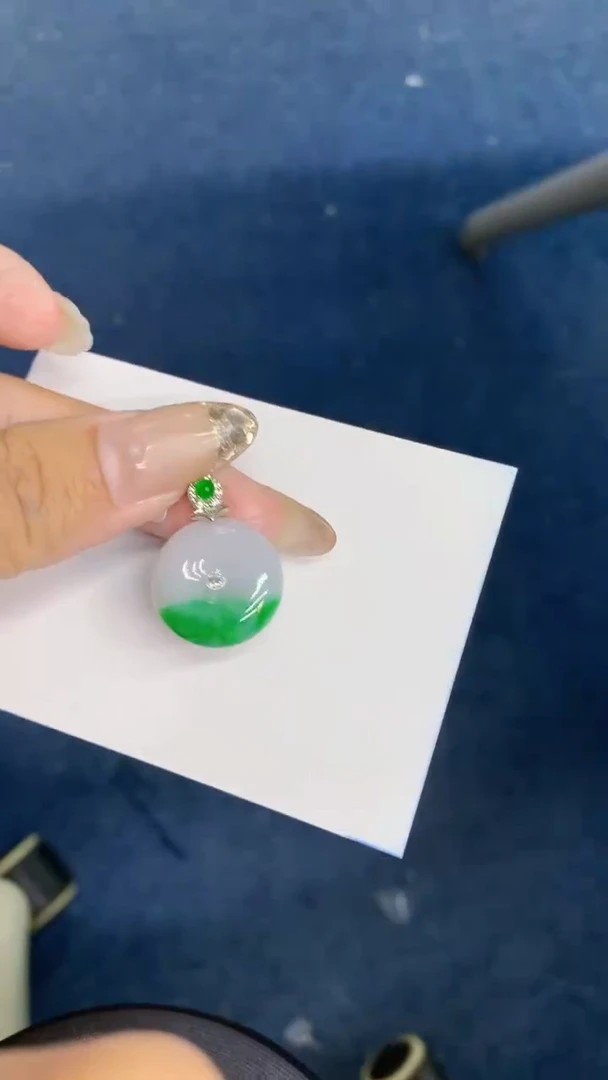 翡翠未镶嵌颈饰           1