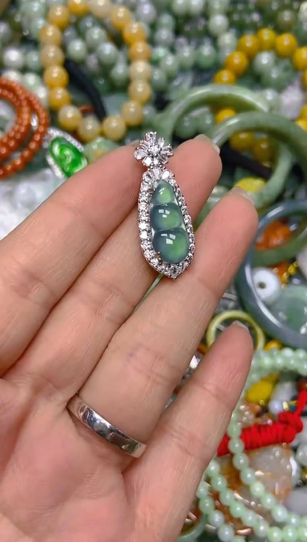 颈饰未镶嵌翡翠/F/翡翠A货，一件也是批发价