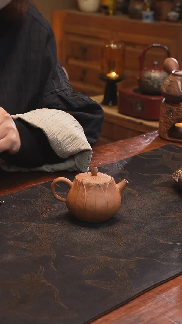 3771978783620465353莲花壶