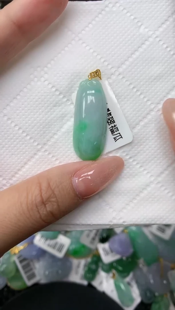 颈饰18K金镶嵌翡翠111111111111