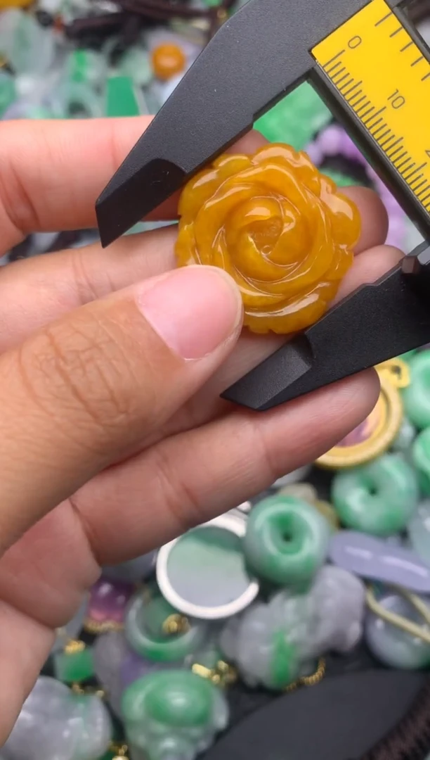 颈饰未镶嵌翡翠天然缅甸翡翠吊坠