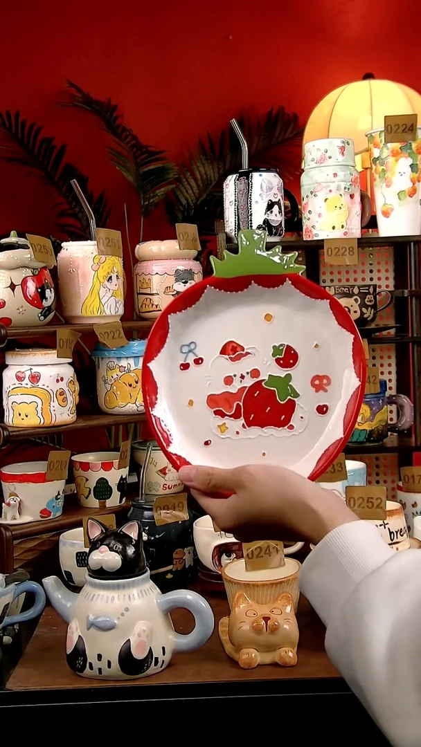 陶瓷Diy景德镇创意陶瓷手工卡通风草莓盘