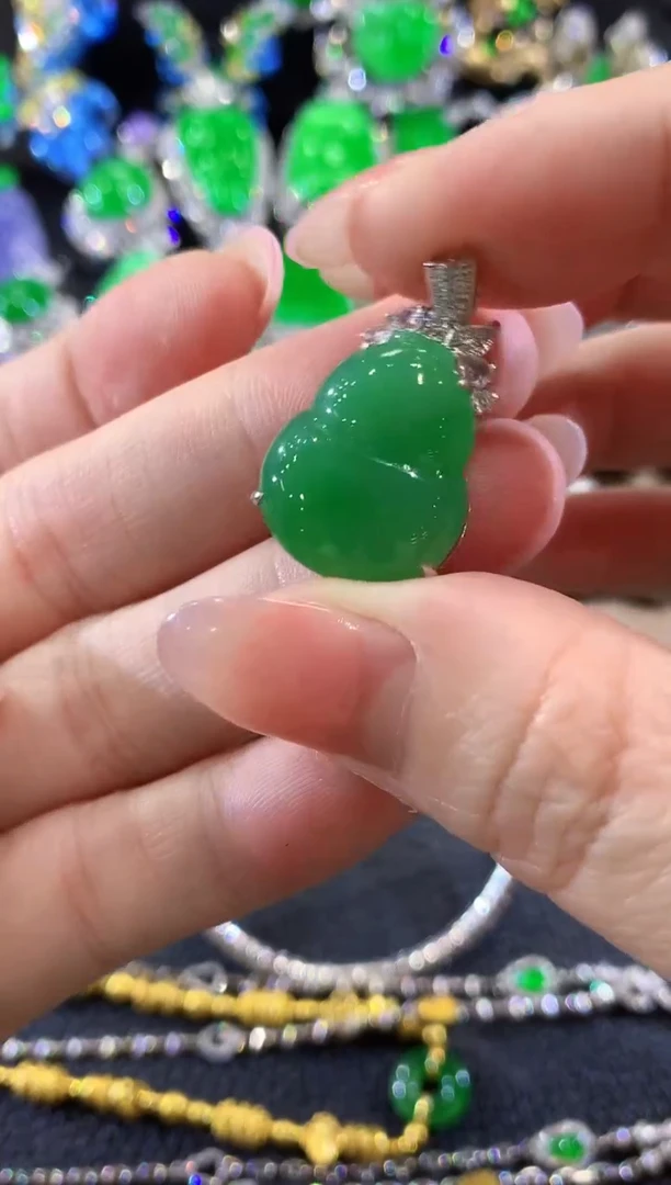 吊坠(不含链)18K金镶嵌翡翠A35