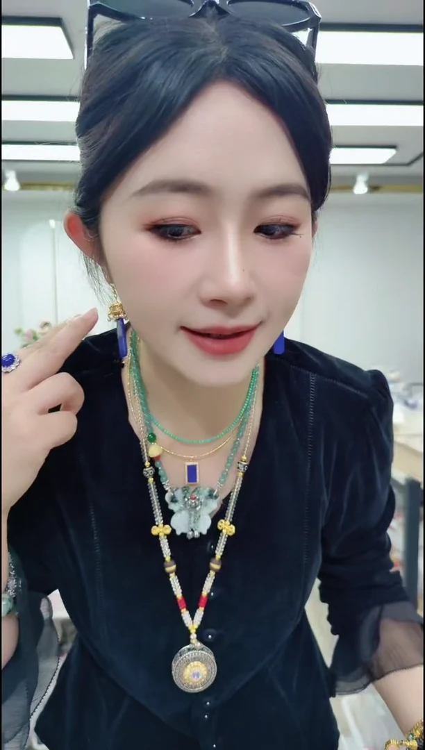 1360蓝色宫廷耳坠一对定向 沐清姐