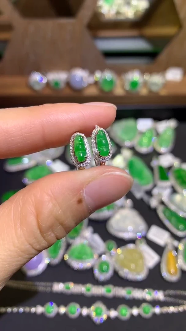 【闪购商品】翡翠吊坠(不含链)18K金镶嵌耳包