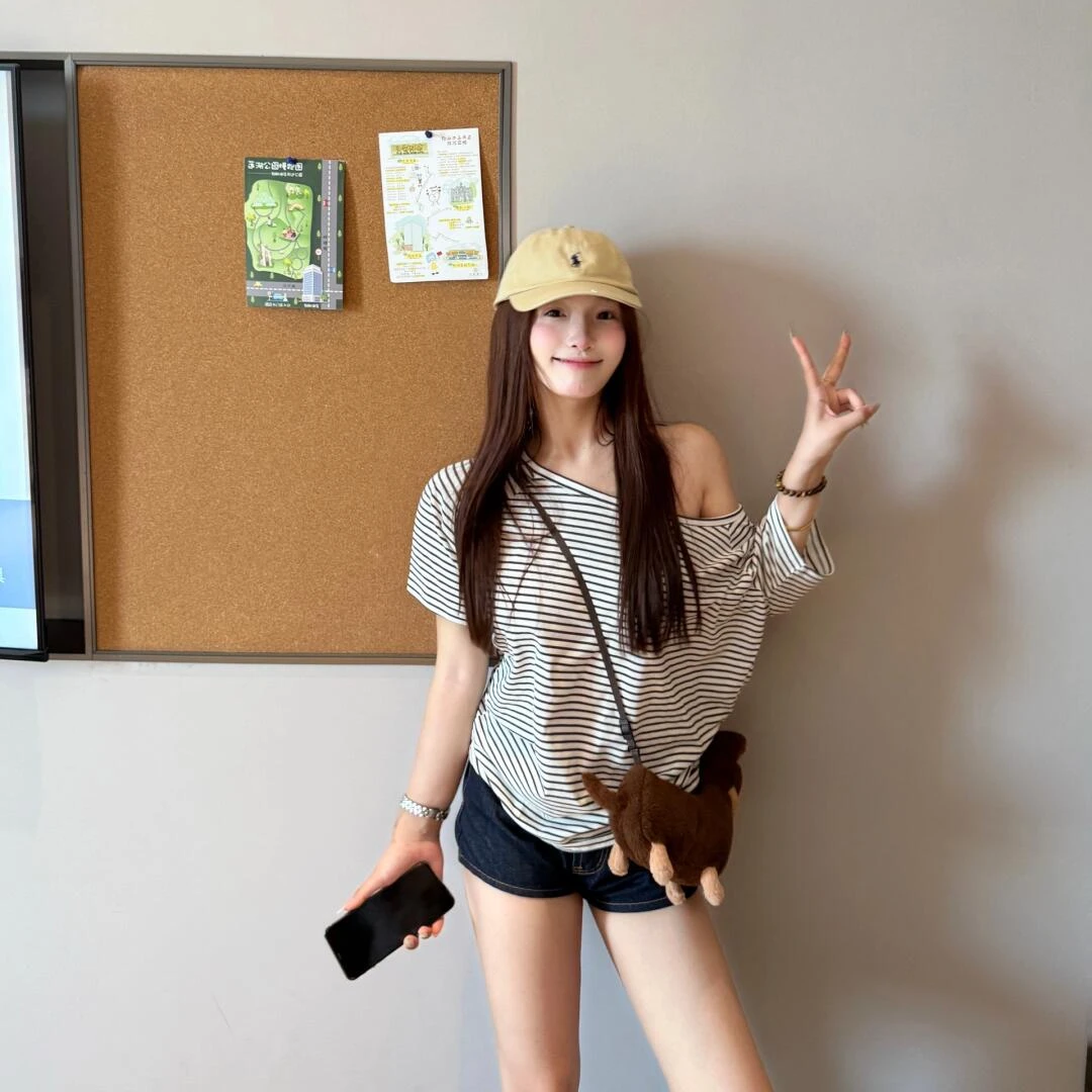 网红洋气炸街女装时尚休闲条纹露肩上衣百搭显瘦短裤辣妹套装女