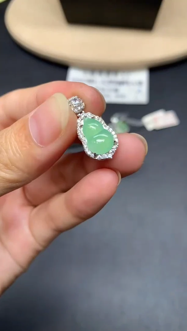 翡翠银S925镶嵌吊坠(不含链)葫芦【多样性发其一】