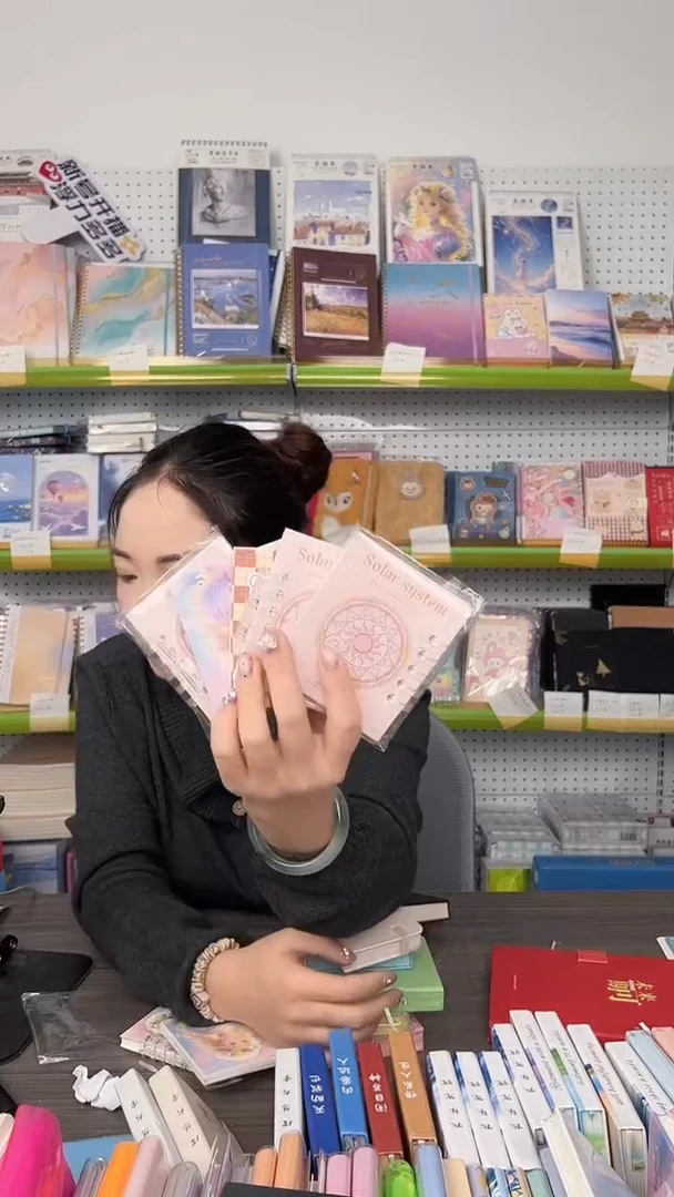 A8五孔活页小本 随机封面 10本