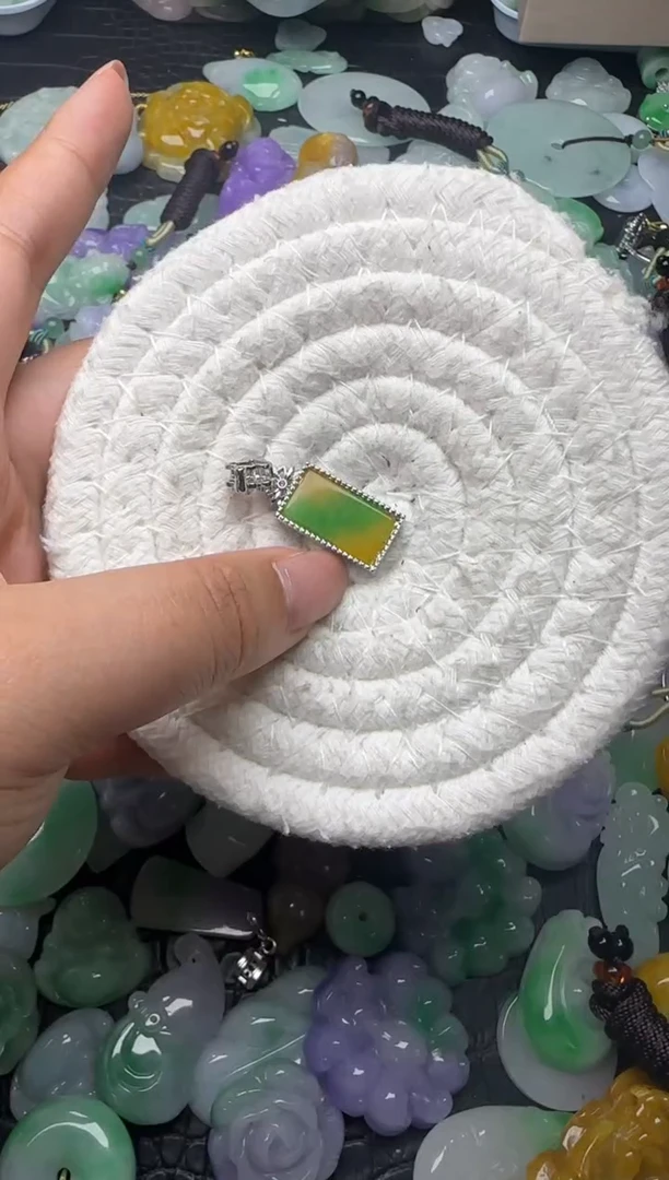 颈饰未镶嵌翡翠缅甸翡翠吊坠