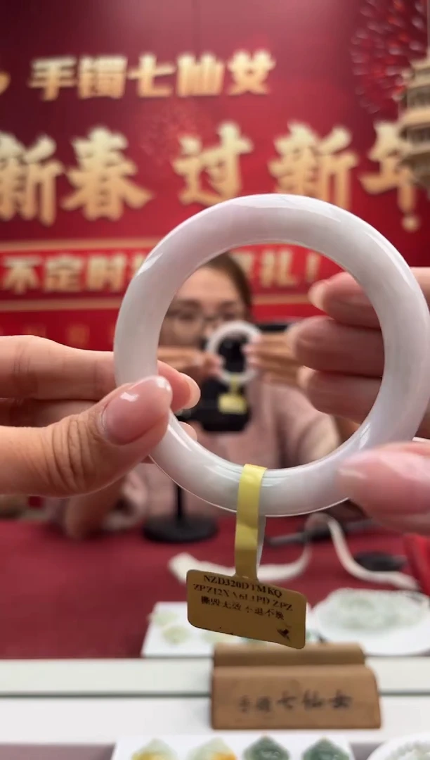 【闪购商品】翡翠手镯未镶嵌17手镯