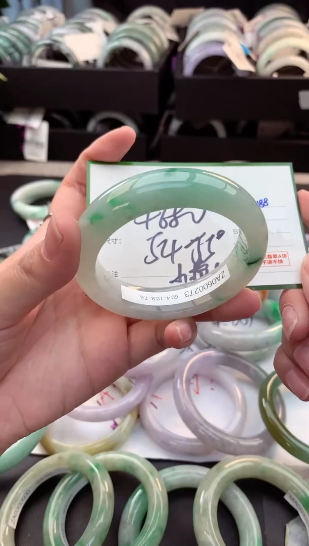 定制翡翠未镶嵌毛货需精细抛光+多人