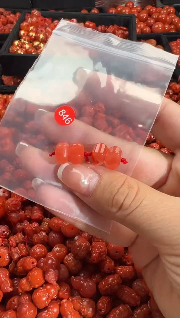 颈饰未镶嵌南红玛瑙1