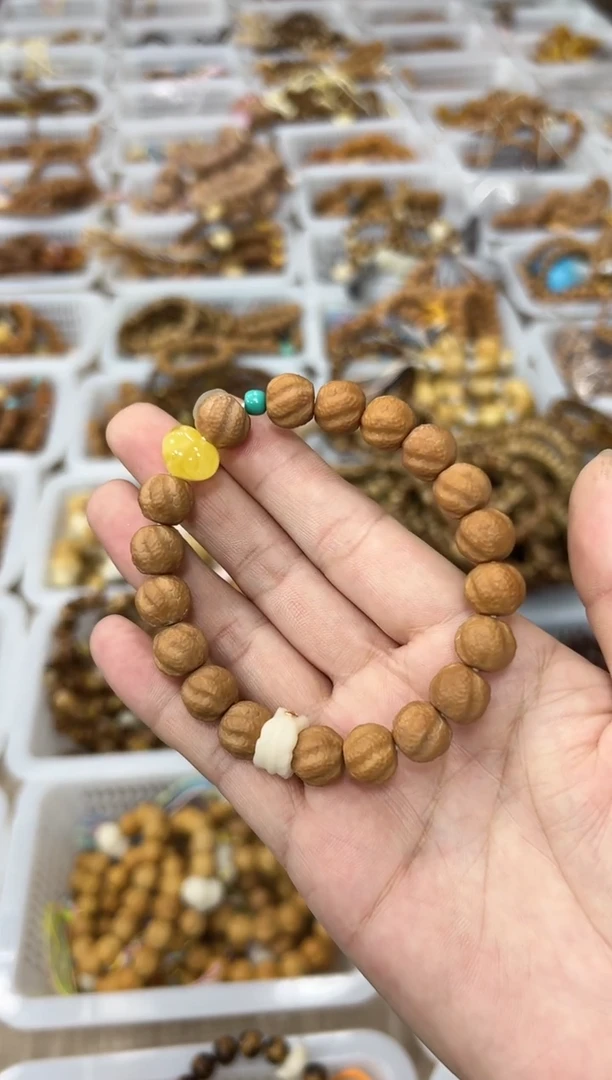 蜜蜡吊坠(不含链)未镶嵌卡11左右精品猴头 设计款单圈