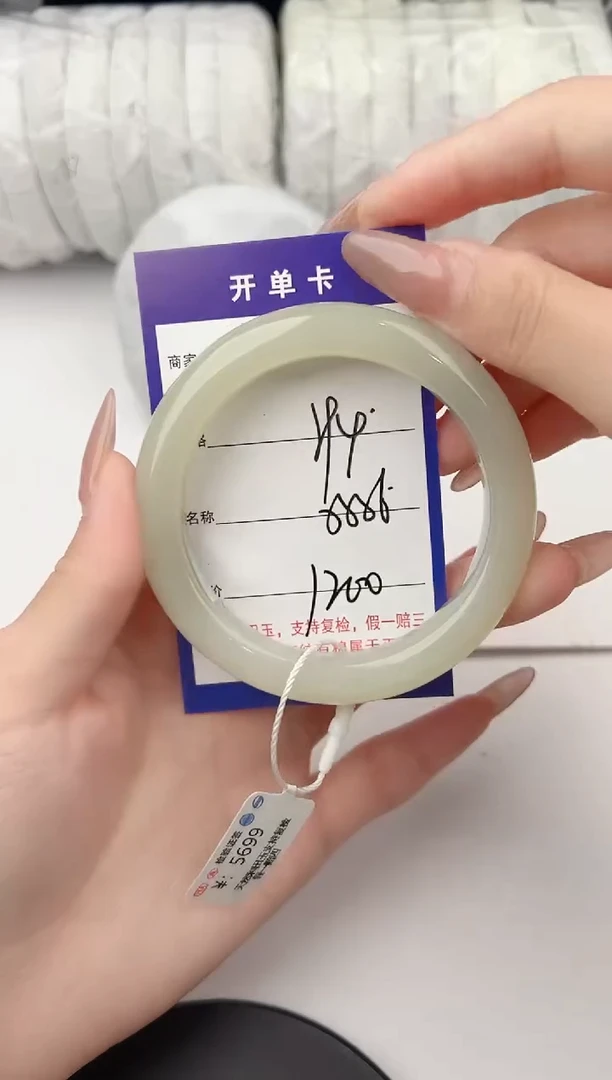 和田玉手镯未镶嵌94颜色微差无瑕疵