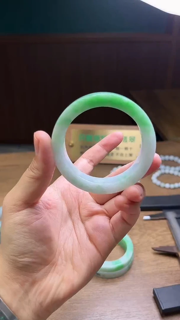 未镶嵌手镯定制翡翠酒*定制