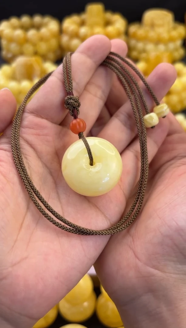 蜜蜡颈饰未镶嵌俄料白花满蜡平安扣